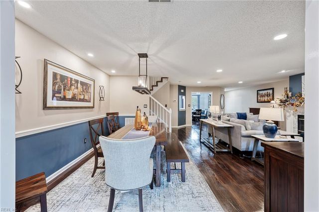 110 Esplanade PL, Chesapeake, VA 23320