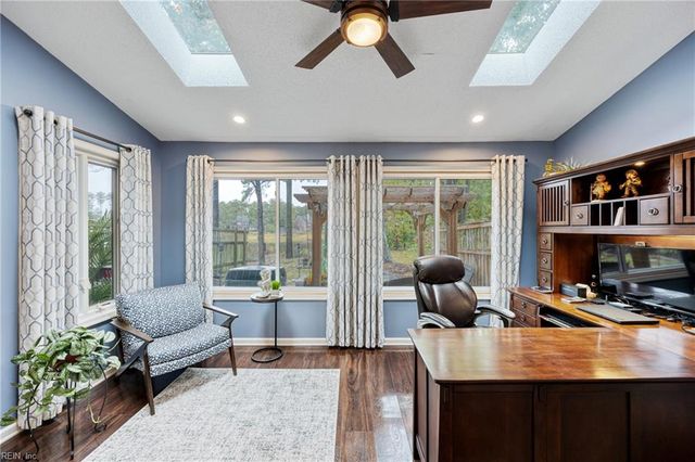 110 Esplanade PL, Chesapeake, VA 23320