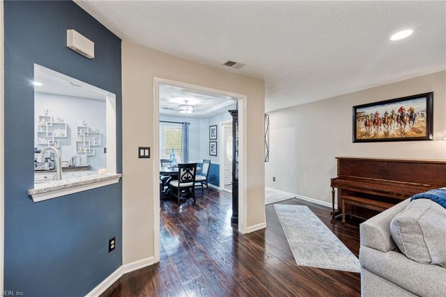 110 Esplanade PL, Chesapeake, VA 23320