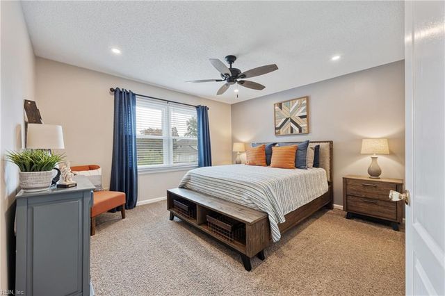 110 Esplanade PL, Chesapeake, VA 23320