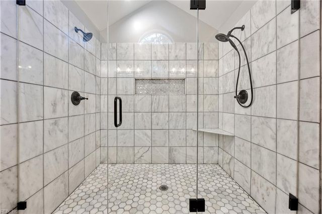 110 Esplanade PL, Chesapeake, VA 23320