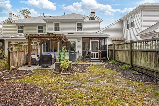 110 Esplanade PL, Chesapeake, VA 23320