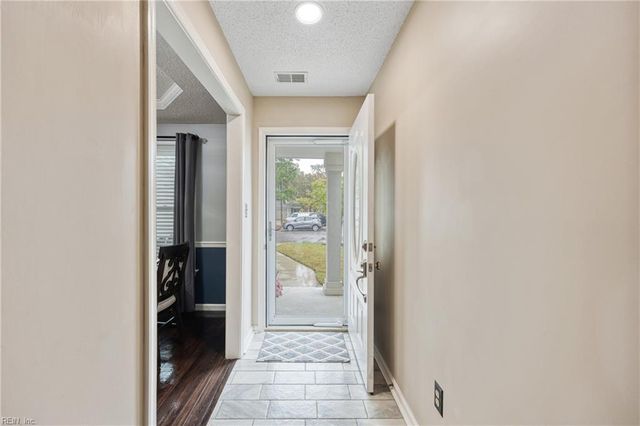 110 Esplanade PL, Chesapeake, VA 23320