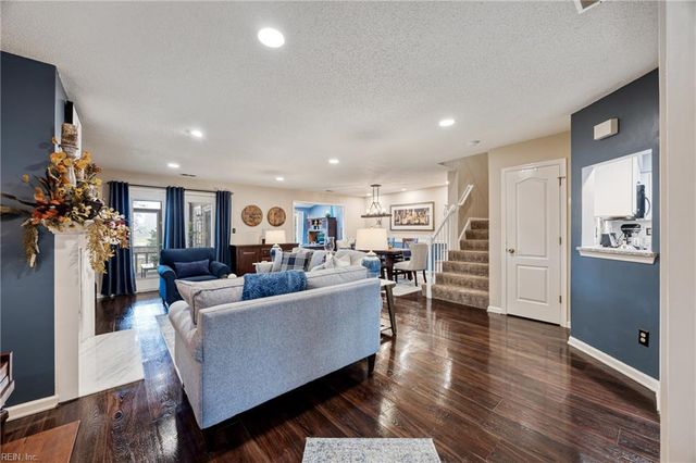 110 Esplanade PL, Chesapeake, VA 23320