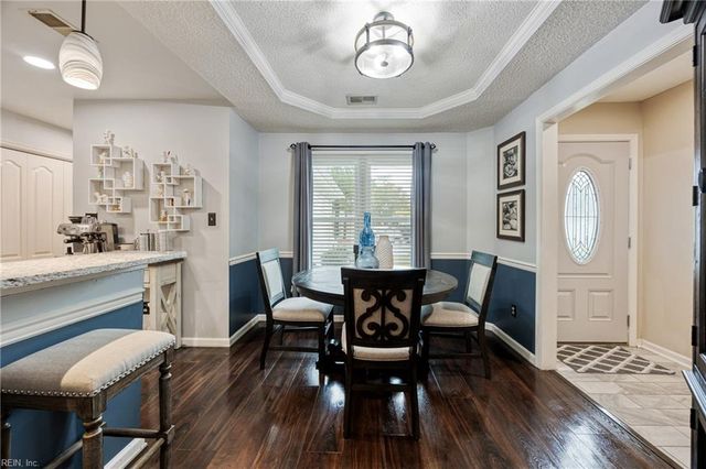 110 Esplanade PL, Chesapeake, VA 23320