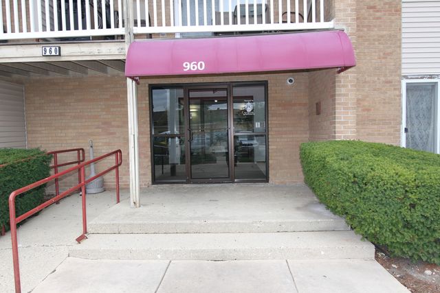 960 Beau Drive 109, Des Plaines, IL 60016