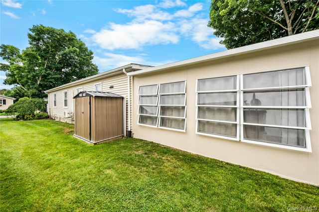 16 Dogwood Lane, Manorville, NY 11949