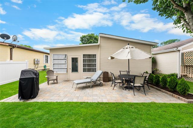 16 Dogwood Lane, Manorville, NY 11949