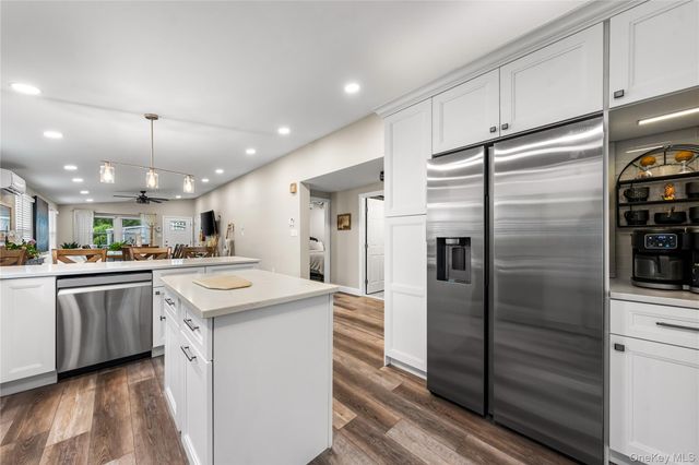 16 Dogwood Lane, Manorville, NY 11949