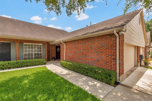 3310 Country Meadows Court, Pearland, TX 77584