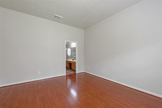 3310 Country Meadows Court, Pearland, TX 77584