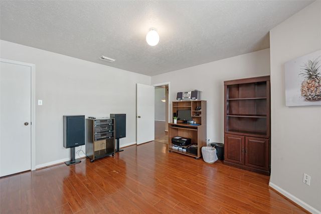 3310 Country Meadows Court, Pearland, TX 77584