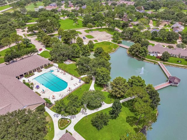 3310 Country Meadows Court, Pearland, TX 77584