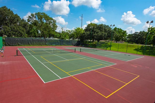 3310 Country Meadows Court, Pearland, TX 77584