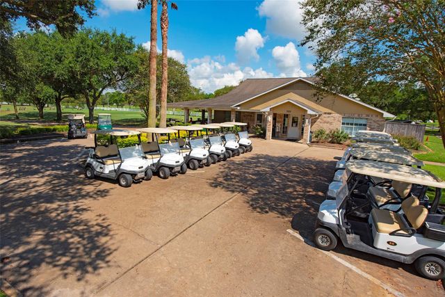 3310 Country Meadows Court, Pearland, TX 77584