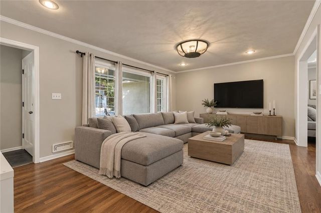 8025 Dearborn Drive, Prairie Village, KS 66208