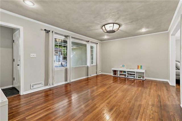8025 Dearborn Drive, Prairie Village, KS 66208