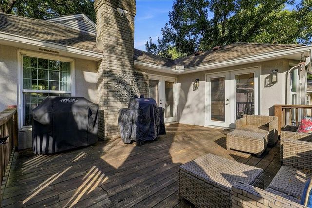 8025 Dearborn Drive, Prairie Village, KS 66208