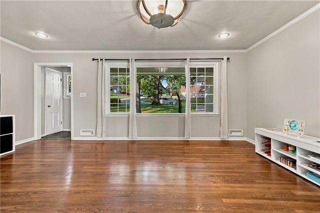 8025 Dearborn Drive, Prairie Village, KS 66208