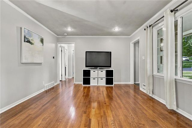 8025 Dearborn Drive, Prairie Village, KS 66208