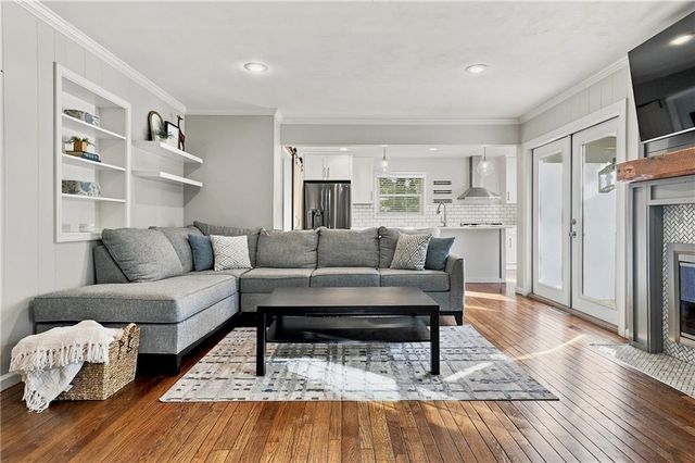 8025 Dearborn Drive, Prairie Village, KS 66208