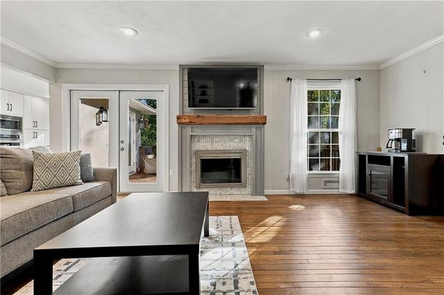 8025 Dearborn Drive, Prairie Village, KS 66208