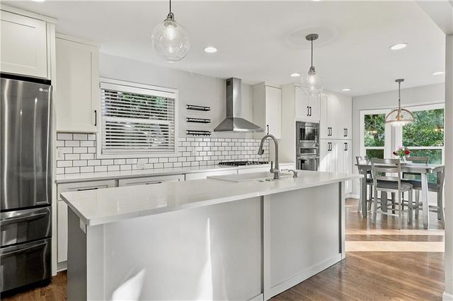 8025 Dearborn Drive, Prairie Village, KS 66208