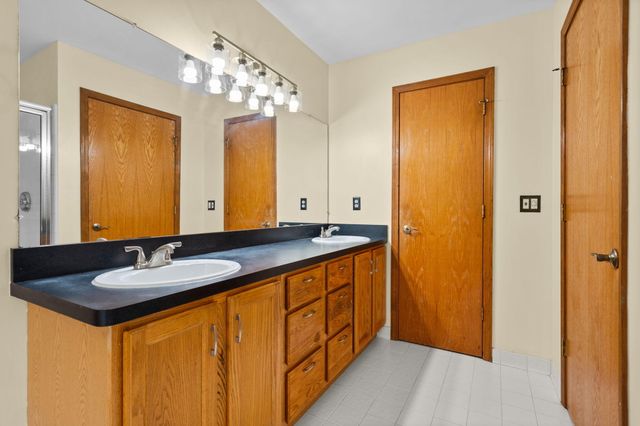 2956 Leslie Park Circle, Ann Arbor, MI 48105