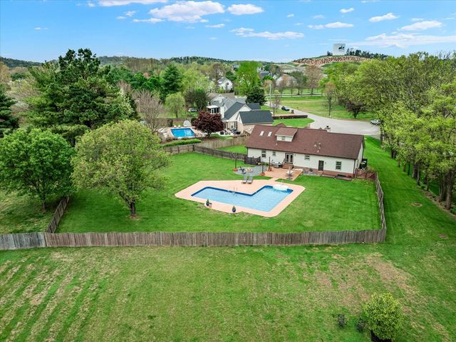 2713 Camden Ct, Thompsons Station, TN 37179