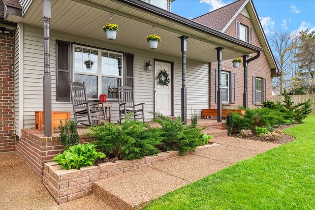 2713 Camden Ct, Thompsons Station, TN 37179