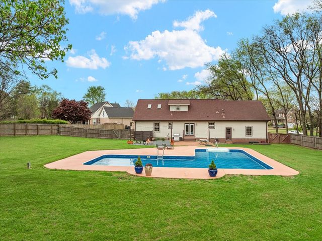 2713 Camden Ct, Thompsons Station, TN 37179