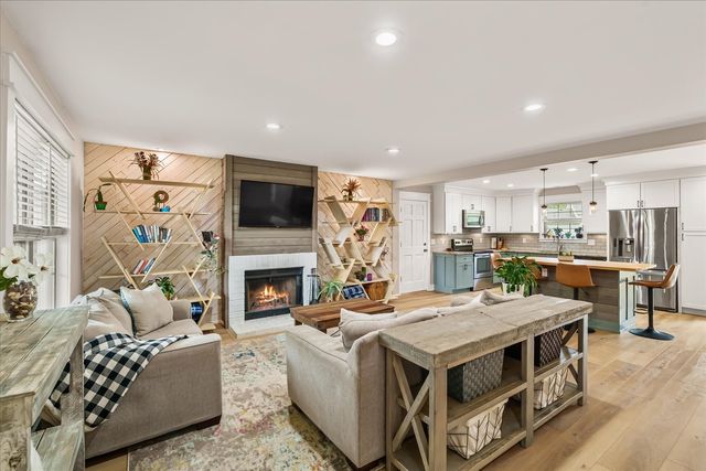 2713 Camden Ct, Thompsons Station, TN 37179