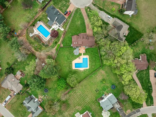 2713 Camden Ct, Thompsons Station, TN 37179