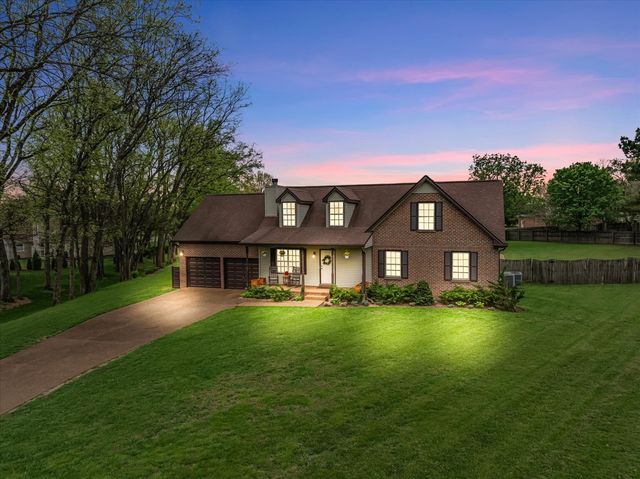 2713 Camden Ct, Thompsons Station, TN 37179