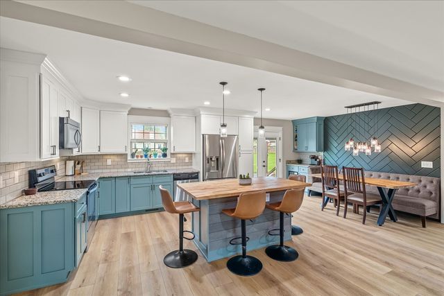 2713 Camden Ct, Thompsons Station, TN 37179