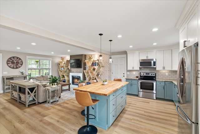 2713 Camden Ct, Thompsons Station, TN 37179