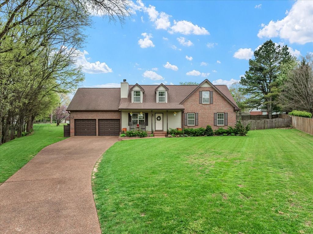 2713 Camden Ct, Thompsons Station, TN 37179