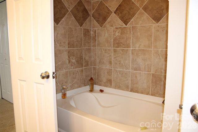 10118 Frosty Lane, Charlotte, NC 28216