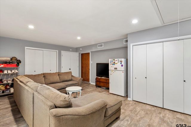 1101 Holly Hill Ln, Mt Pleasant, TX 75455