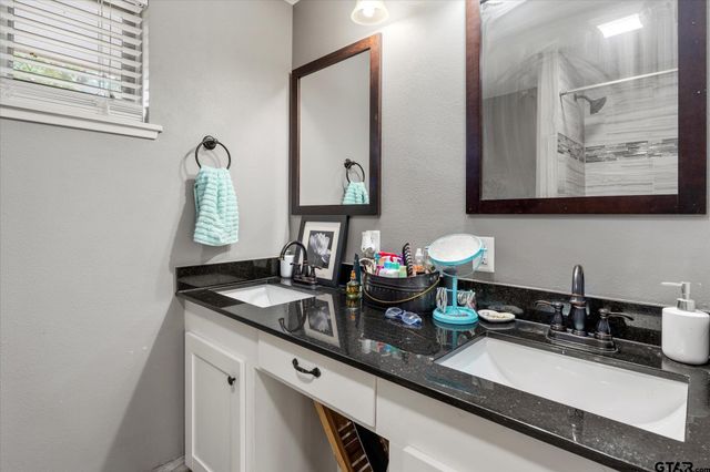 1101 Holly Hill Ln, Mt Pleasant, TX 75455