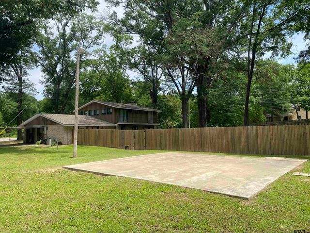 1101 Holly Hill Ln, Mt Pleasant, TX 75455