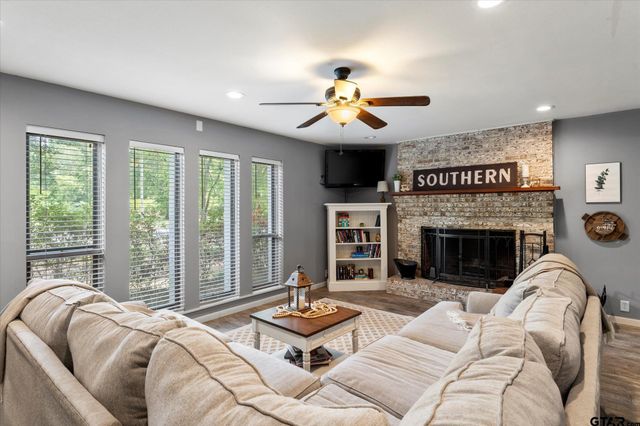 1101 Holly Hill Ln, Mt Pleasant, TX 75455