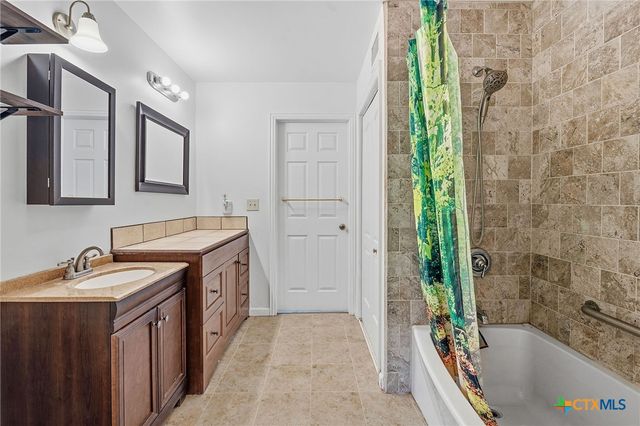 1998 Upper Elgin River Road, Elgin, TX 78621