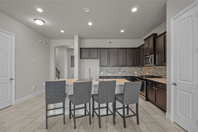 7203 Fallen Crest Lane, Arlington, TX 76001