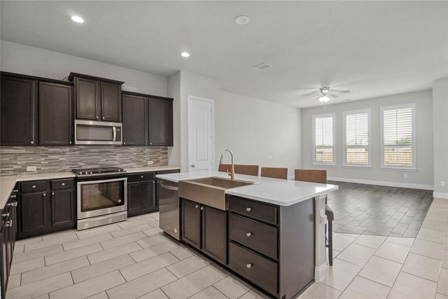 7203 Fallen Crest Lane, Arlington, TX 76001