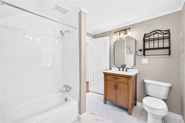 2007 Delaware Ave, New Castle, PA 16105