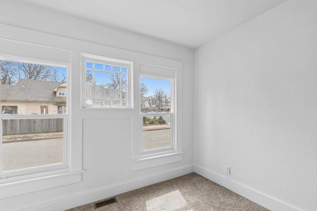 1600 N Topeka St, Wichita, KS 67214