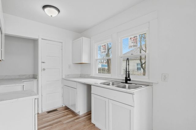 1600 N Topeka St, Wichita, KS 67214