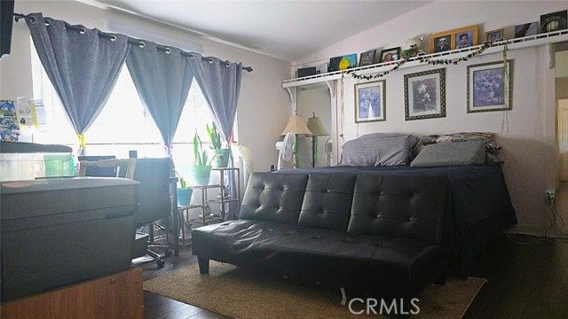 19714 Lull Street, Winnetka (los Angeles), CA 91306