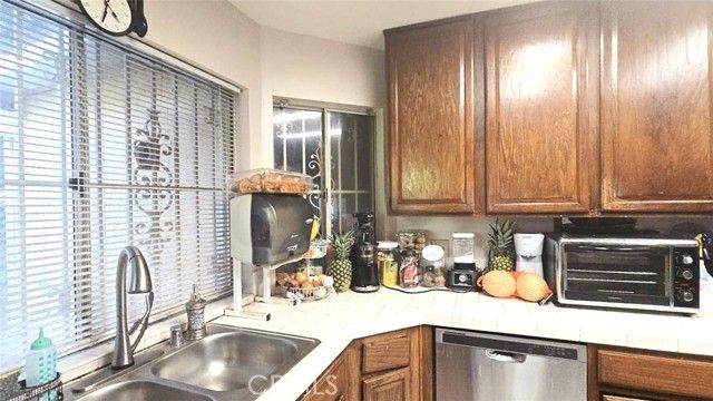 19714 Lull Street, Winnetka (los Angeles), CA 91306